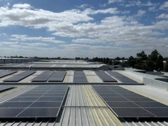 Roof-mounted solar installation at HL Pharma’s Melbourne temperature-controlled pharmaceutical storage facility.
